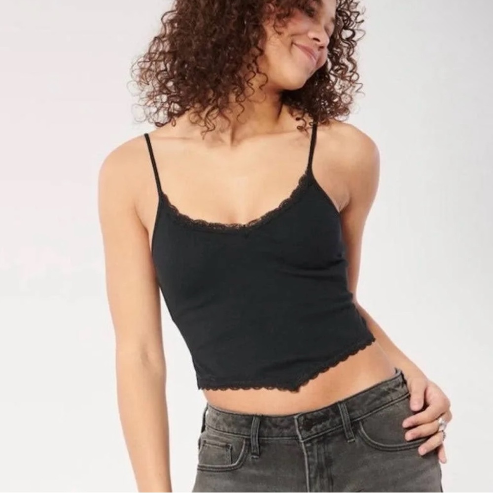 hollister lace trim bandana hem crop tank top